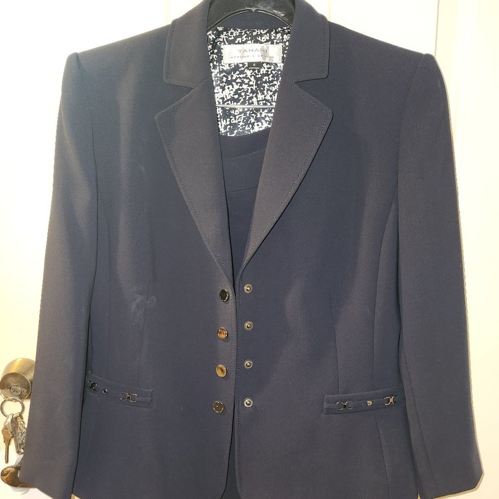Dress suit with skirt